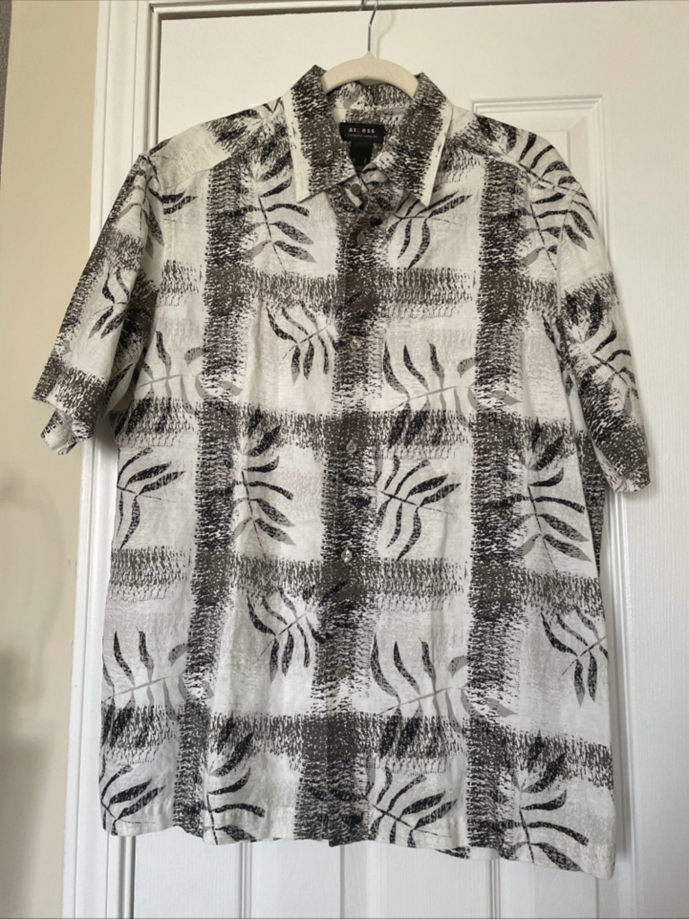 Axcess claiborne company linen/cotton Button-Up short sleeve Shirt